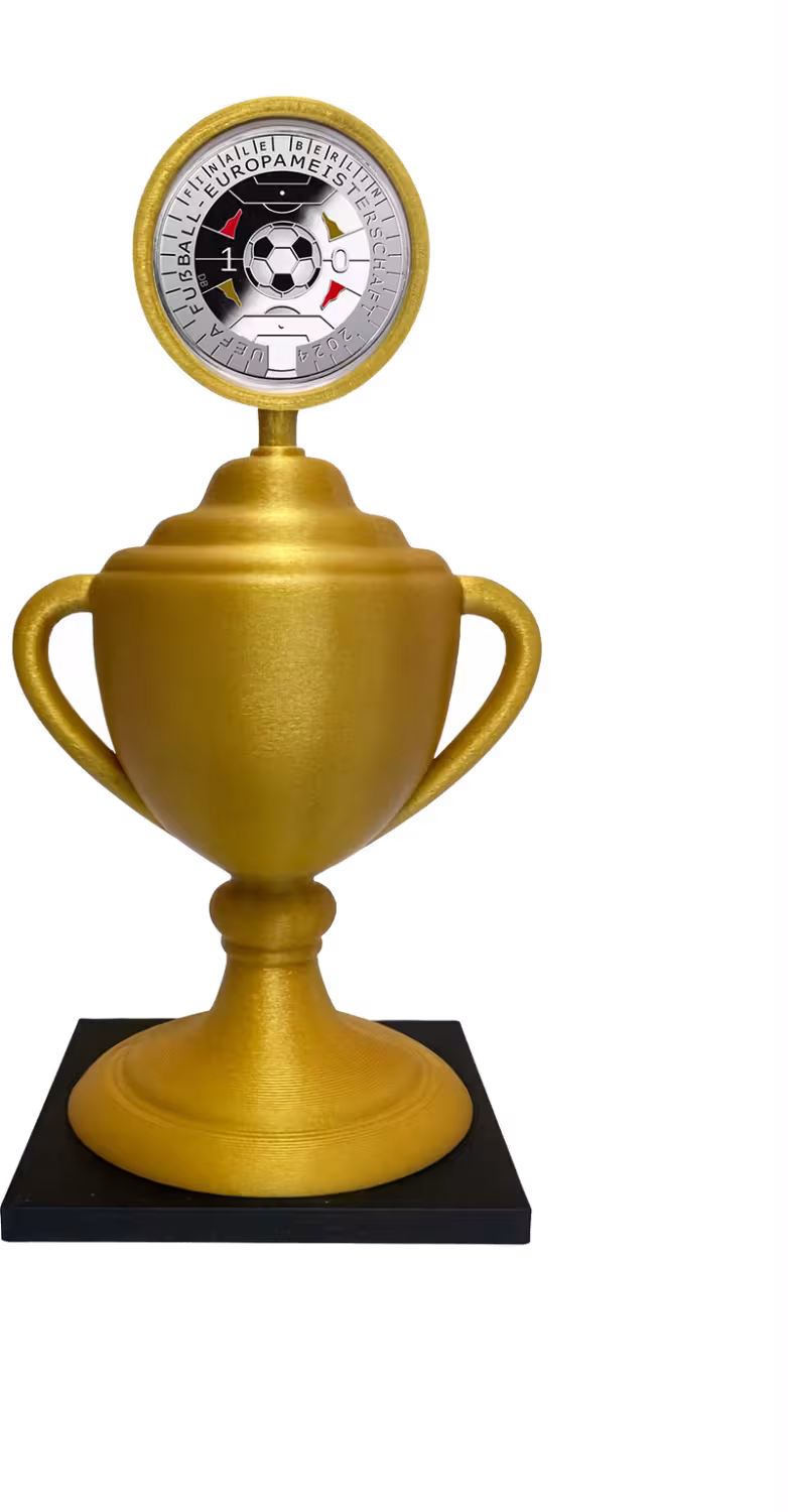 Goldpokal mit offizieller 11-Euro-Sammlerm&uuml;nze!